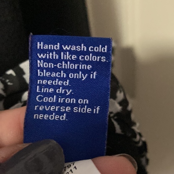 Apt 9 sweatshirt with false shirt tail - Picture 7 of 10